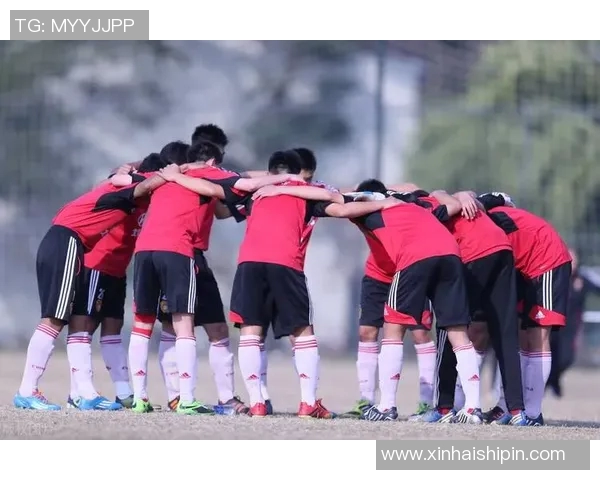 武汉足球队比赛经验引发热议球迷对战术选择和球员表现的不同看法