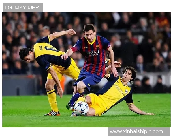 足球明星化身普通人踢球展现真实魅力与激情的精彩瞬间 足球明星化身普通人踢球展现真实魅力与激情的精彩瞬间