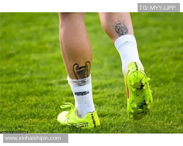 足球明星小腿纹身艺术揭秘展现个性与激情的独特风格 足球明星小腿纹身艺术揭秘展现个性与激情的独特风格